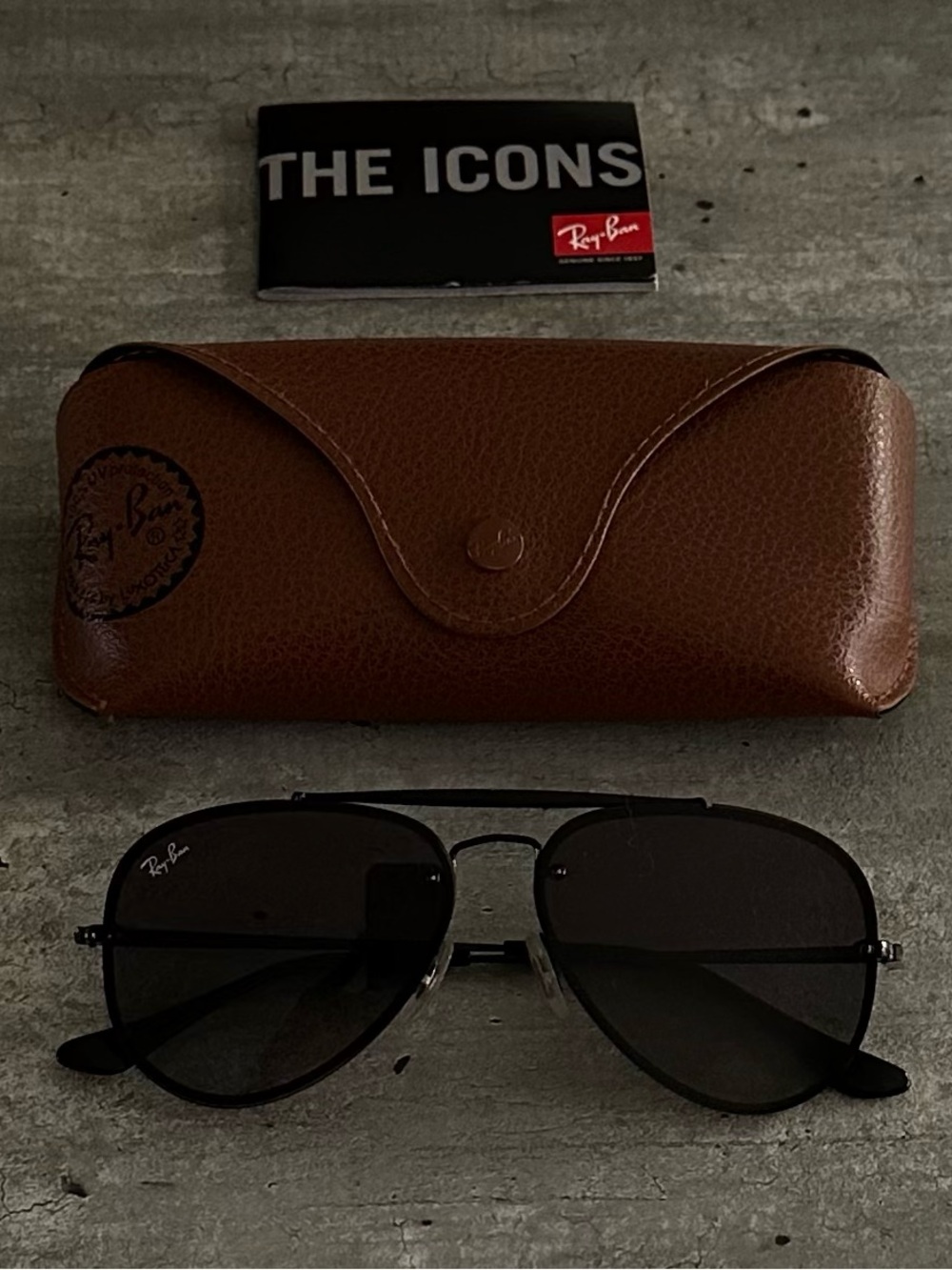 Ray-Ban unisex Black Aviator Sunglasses / black frame - Brown Case Made in Italy